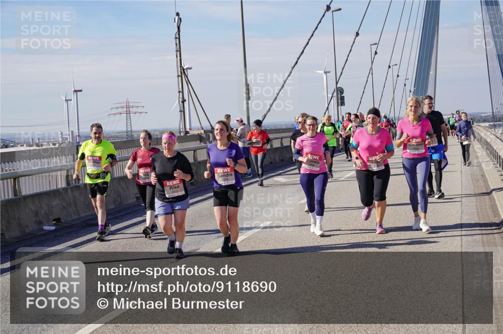 03.10.2025 - Köhlbrandbrückenlauf Michael Burmester http://msf.ph/oto/9118690 03.10.2025 13:00:03 Position 2 5378, 5310, 5349 meine-sportfotos.de