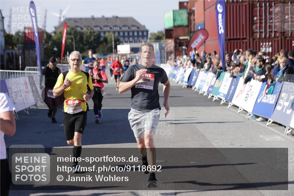 03.10.2025 - Köhlbrandbrückenlauf Jannik Wohlers http://msf.ph/oto/9118692 03.10.2025 13:03:39 Ziel 4063, 4214, 4252, 4274, 4300, 4422, 4507, 5639, 5707, 5799, 6025, 6194, 6207 meine-sportfotos.de