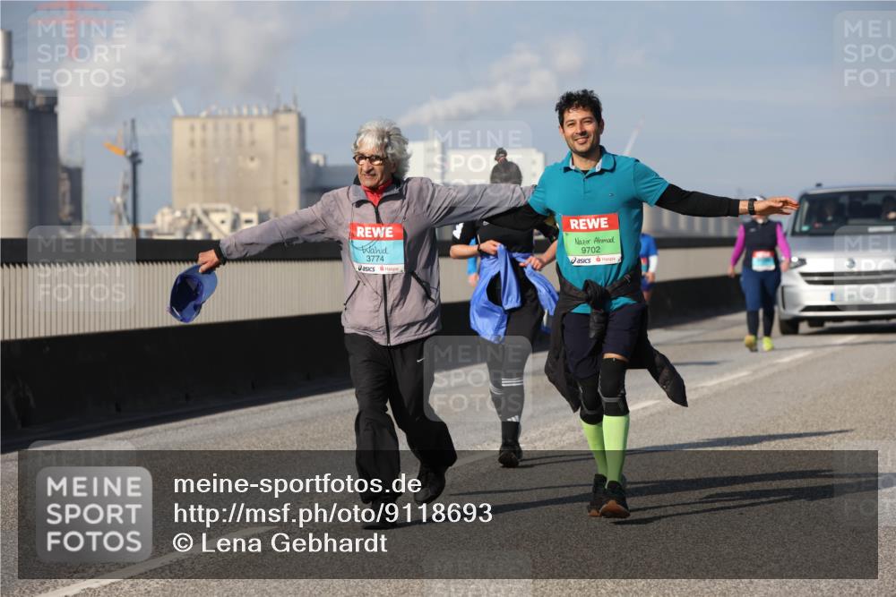03.10.2025 - Köhlbrandbrückenlauf Lena Gebhardt http://msf.ph/oto/9118693 03.10.2025 10:25:49 Position 2 3774, 9702 meine-sportfotos.de