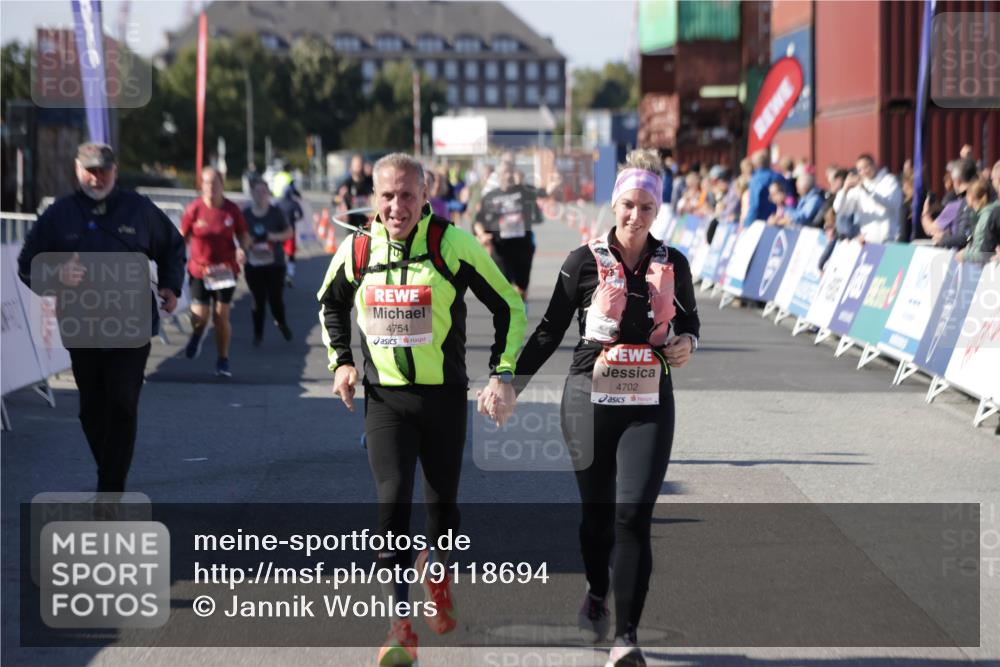03.10.2025 - Köhlbrandbrückenlauf Jannik Wohlers http://msf.ph/oto/9118694 03.10.2025 13:34:29 Ziel 4702, 4754, 5207, 5221, 5390, 5437, 5693, 5695 meine-sportfotos.de