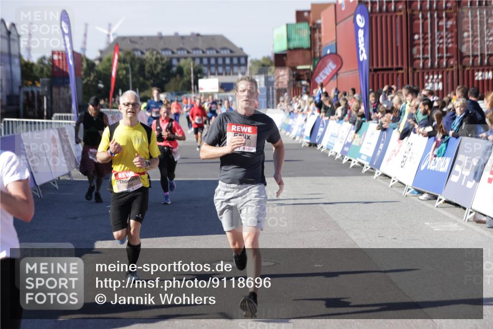 03.10.2025 - Köhlbrandbrückenlauf Jannik Wohlers http://msf.ph/oto/9118696 03.10.2025 13:03:39 Ziel 4063, 4214, 4252, 4274, 4300, 4422, 4507, 5639, 5707, 5799, 6025, 6194, 6207 meine-sportfotos.de