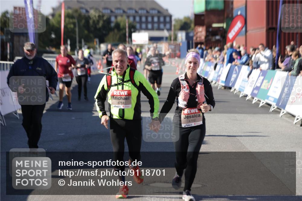 03.10.2025 - Köhlbrandbrückenlauf Jannik Wohlers http://msf.ph/oto/9118701 03.10.2025 13:34:29 Ziel 4702, 4754, 5207, 5221, 5390, 5437, 5693, 5695 meine-sportfotos.de