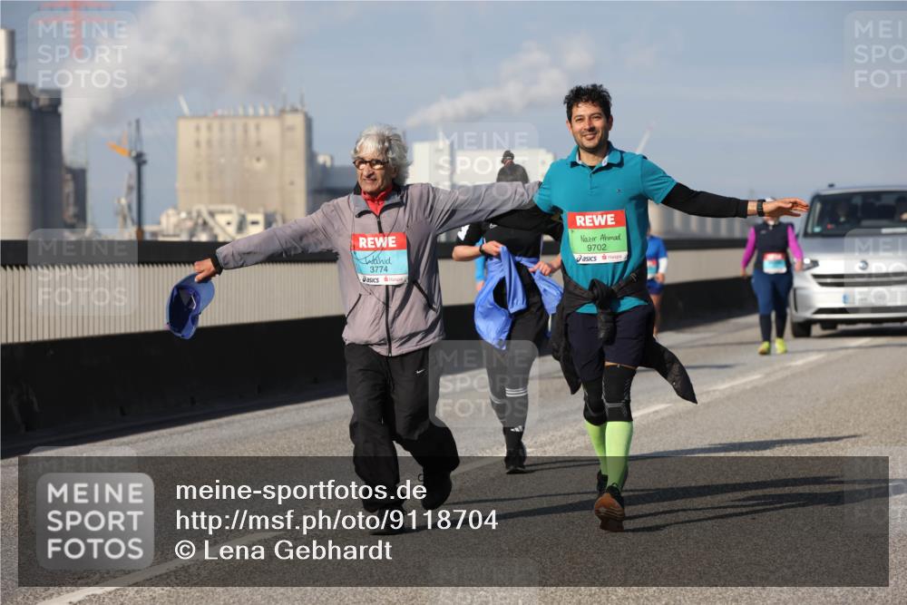 03.10.2025 - Köhlbrandbrückenlauf Lena Gebhardt http://msf.ph/oto/9118704 03.10.2025 10:25:49 Position 2 3774, 9702 meine-sportfotos.de