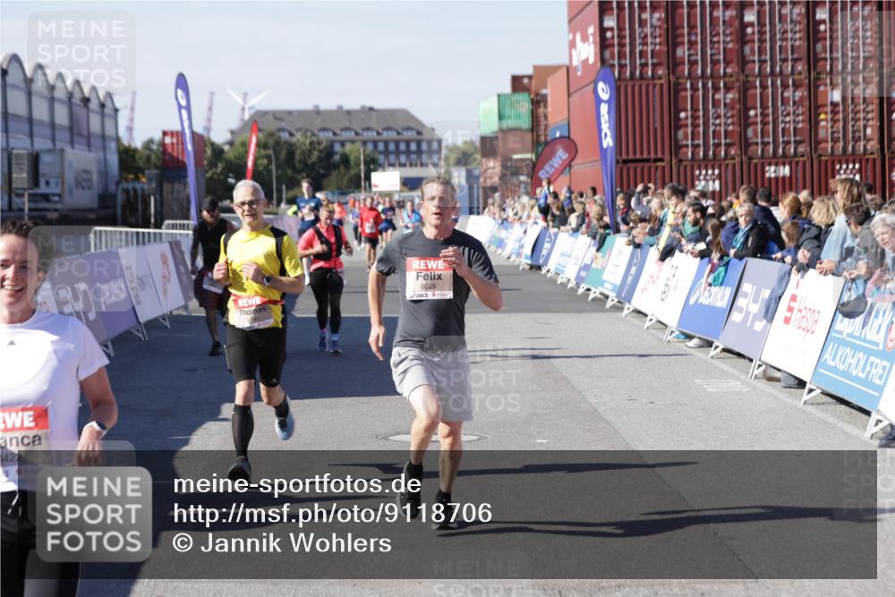 03.10.2025 - Köhlbrandbrückenlauf Jannik Wohlers http://msf.ph/oto/9118706 03.10.2025 13:03:39 Ziel 4063, 4214, 4252, 4274, 4300, 4422, 4507, 5639, 5707, 5799, 6025, 6194, 6207 meine-sportfotos.de