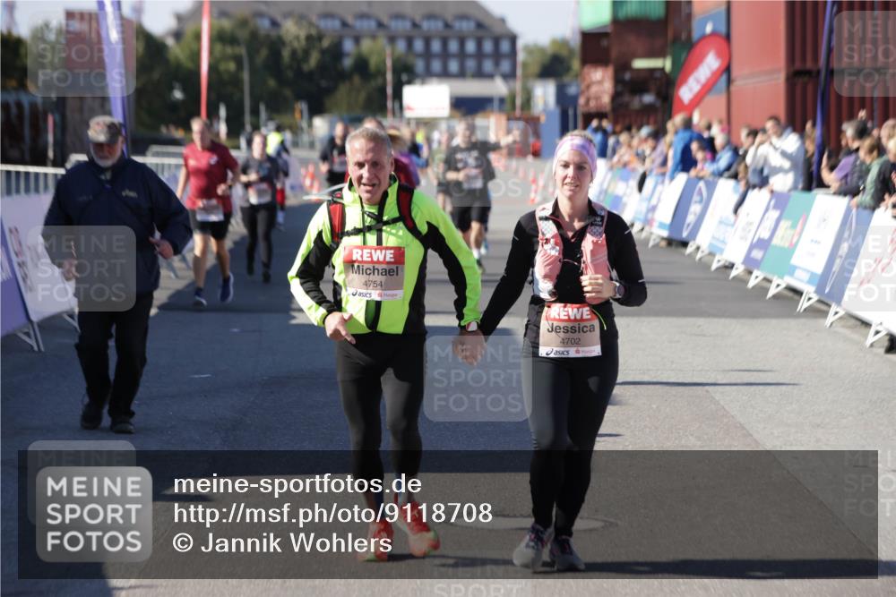 03.10.2025 - Köhlbrandbrückenlauf Jannik Wohlers http://msf.ph/oto/9118708 03.10.2025 13:34:29 Ziel 4702, 4754, 5207, 5221, 5390, 5437, 5693, 5695 meine-sportfotos.de