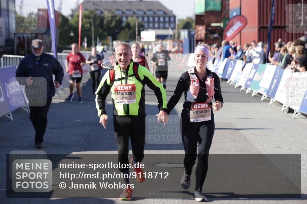 03.10.2025 - Köhlbrandbrückenlauf Jannik Wohlers http://msf.ph/oto/9118712 03.10.2025 13:34:30 Ziel 4702, 4754, 5390, 5437, 5693, 5695 meine-sportfotos.de