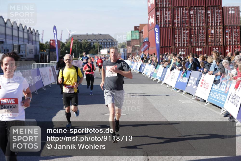 03.10.2025 - Köhlbrandbrückenlauf Jannik Wohlers http://msf.ph/oto/9118713 03.10.2025 13:03:39 Ziel 4063, 4214, 4252, 4274, 4300, 4422, 4507, 5639, 5707, 5799, 6025, 6194, 6207 meine-sportfotos.de