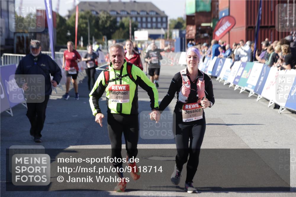 03.10.2025 - Köhlbrandbrückenlauf Jannik Wohlers http://msf.ph/oto/9118714 03.10.2025 13:34:30 Ziel 4702, 4754, 5390, 5437, 5693, 5695 meine-sportfotos.de