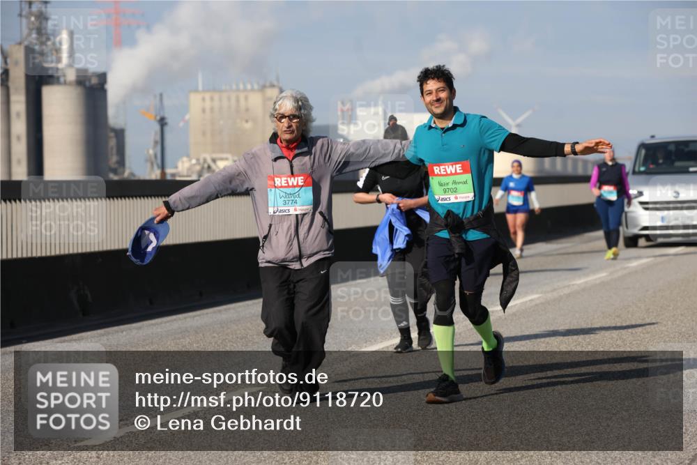 03.10.2025 - Köhlbrandbrückenlauf Lena Gebhardt http://msf.ph/oto/9118720 03.10.2025 10:25:49 Position 2 3774, 9702 meine-sportfotos.de
