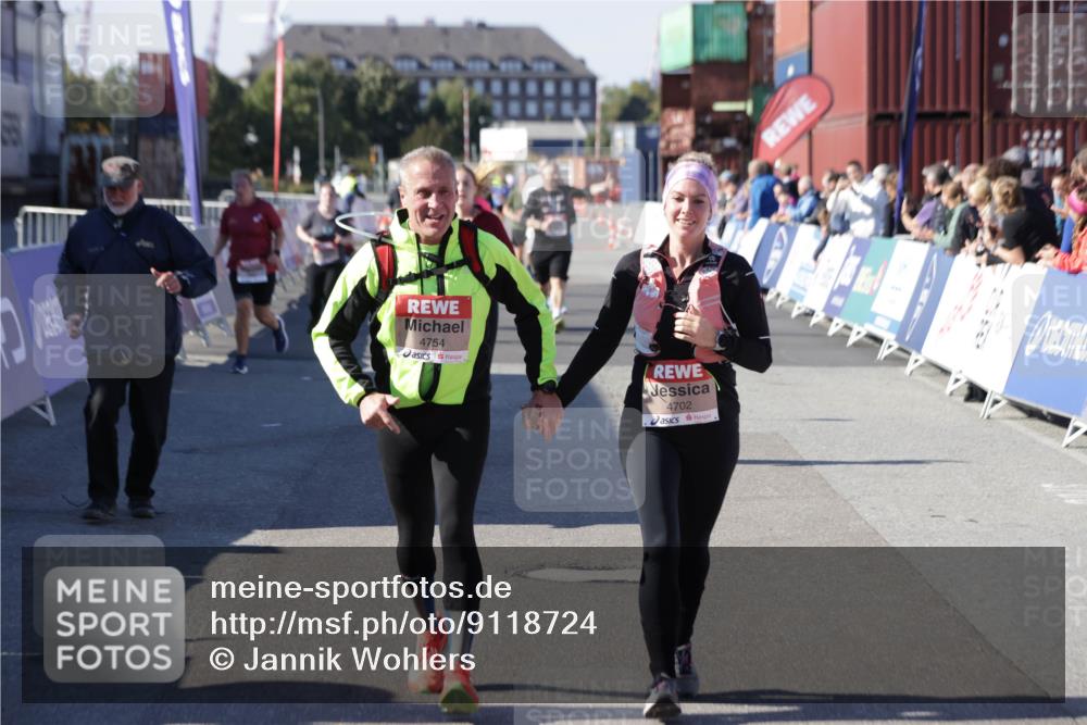 03.10.2025 - Köhlbrandbrückenlauf Jannik Wohlers http://msf.ph/oto/9118724 03.10.2025 13:34:30 Ziel 4702, 4754, 5390, 5437, 5693, 5695 meine-sportfotos.de