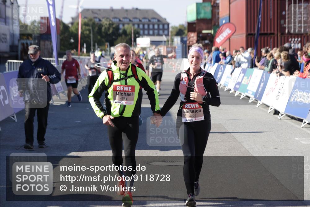 03.10.2025 - Köhlbrandbrückenlauf Jannik Wohlers http://msf.ph/oto/9118728 03.10.2025 13:34:30 Ziel 4702, 4754, 5390, 5437, 5693, 5695 meine-sportfotos.de