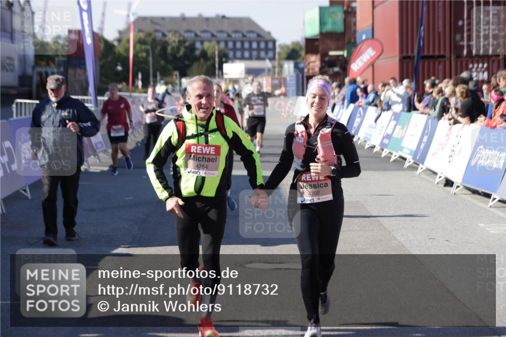 03.10.2025 - Köhlbrandbrückenlauf Jannik Wohlers http://msf.ph/oto/9118732 03.10.2025 13:34:30 Ziel 4702, 4754, 5390, 5437, 5693, 5695 meine-sportfotos.de