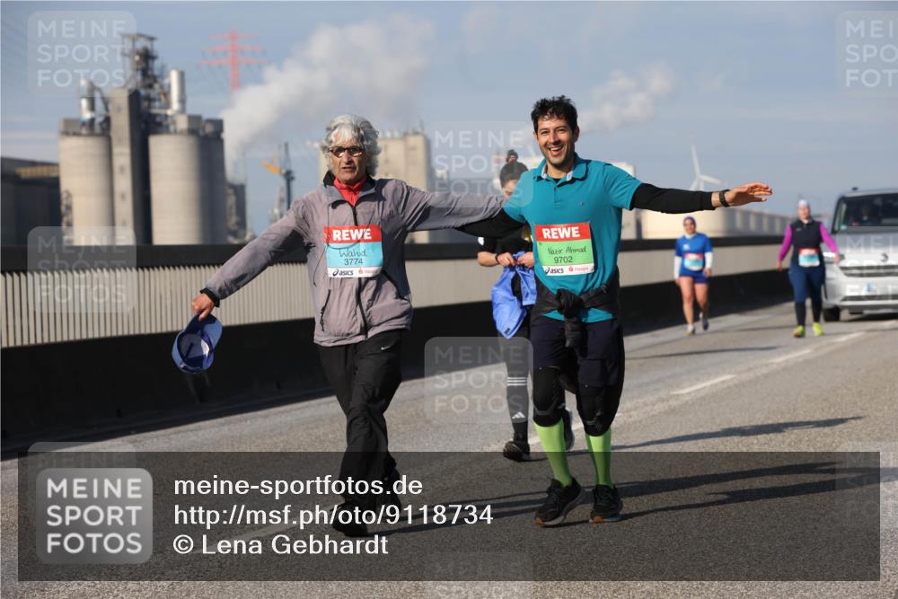 03.10.2025 - Köhlbrandbrückenlauf Lena Gebhardt http://msf.ph/oto/9118734 03.10.2025 10:25:50 Position 2 3774, 9702 meine-sportfotos.de