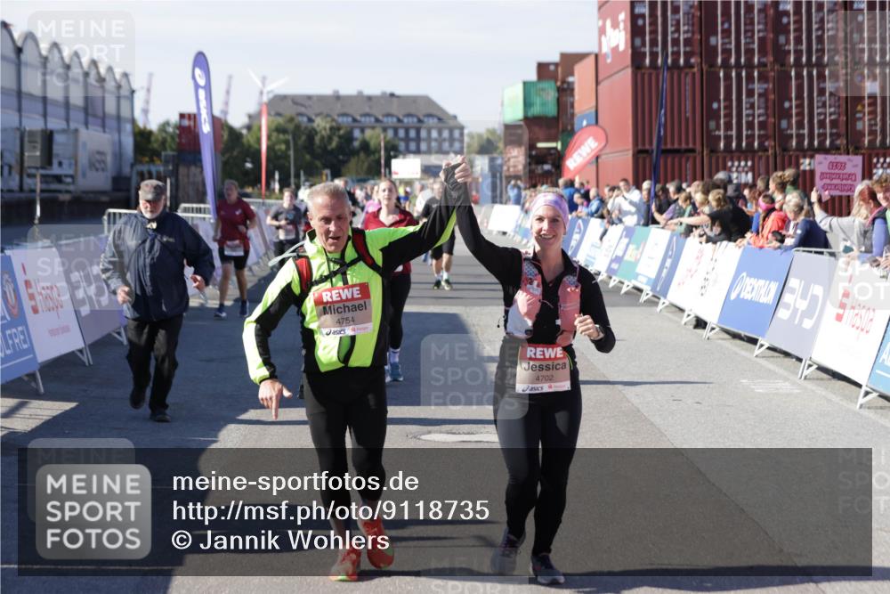 03.10.2025 - Köhlbrandbrückenlauf Jannik Wohlers http://msf.ph/oto/9118735 03.10.2025 13:34:31 Ziel 4702, 4754, 5390, 5437, 5693, 5695 meine-sportfotos.de