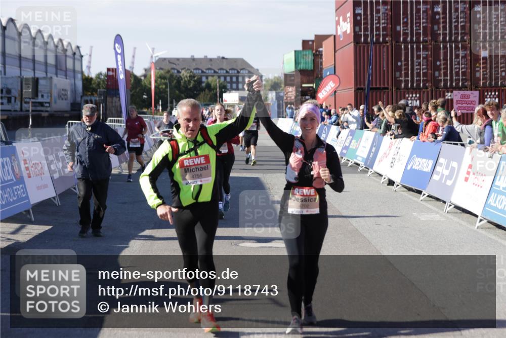 03.10.2025 - Köhlbrandbrückenlauf Jannik Wohlers http://msf.ph/oto/9118743 03.10.2025 13:34:31 Ziel 4702, 4754, 5390, 5437, 5693, 5695 meine-sportfotos.de