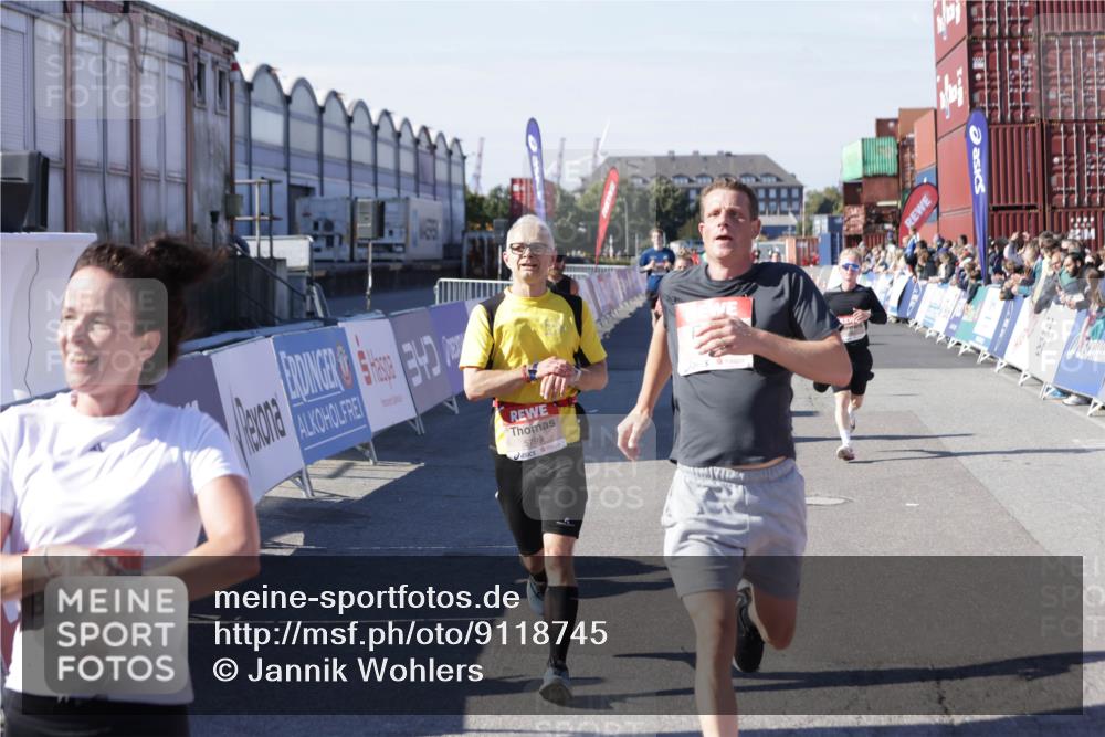 03.10.2025 - Köhlbrandbrückenlauf Jannik Wohlers http://msf.ph/oto/9118745 03.10.2025 13:03:40 Ziel 4063, 4214, 4252, 4274, 4422, 4507, 5639, 5707, 5799, 6025, 6194 meine-sportfotos.de