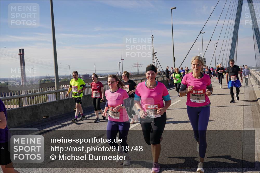 03.10.2025 - Köhlbrandbrückenlauf Michael Burmester http://msf.ph/oto/9118748 03.10.2025 13:00:06 Position 2 5206, 5185, 5349 meine-sportfotos.de