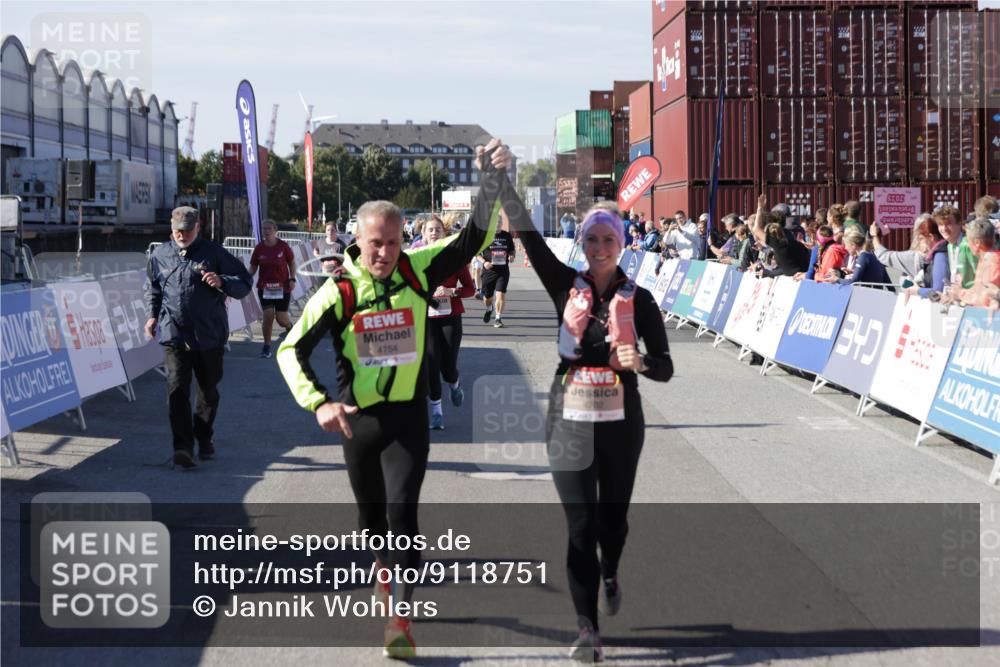 03.10.2025 - Köhlbrandbrückenlauf Jannik Wohlers http://msf.ph/oto/9118751 03.10.2025 13:34:31 Ziel 4702, 4754, 5390, 5437, 5693, 5695 meine-sportfotos.de