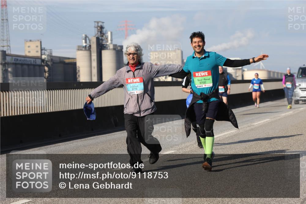 03.10.2025 - Köhlbrandbrückenlauf Lena Gebhardt http://msf.ph/oto/9118753 03.10.2025 10:25:50 Position 2 3774, 9702 meine-sportfotos.de