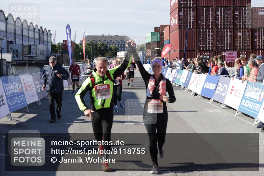 03.10.2025 - Köhlbrandbrückenlauf Jannik Wohlers http://msf.ph/oto/9118755 03.10.2025 13:34:31 Ziel 4702, 4754, 5390, 5437, 5693, 5695 meine-sportfotos.de