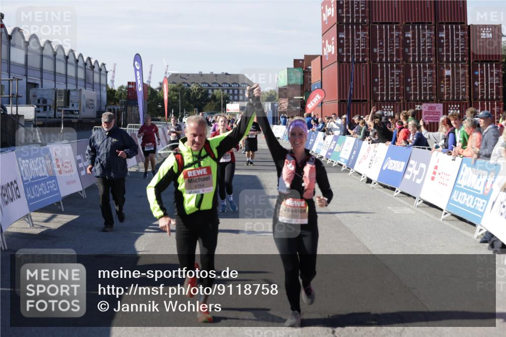 03.10.2025 - Köhlbrandbrückenlauf Jannik Wohlers http://msf.ph/oto/9118758 03.10.2025 13:34:31 Ziel 4702, 4754, 5390, 5437, 5693, 5695 meine-sportfotos.de