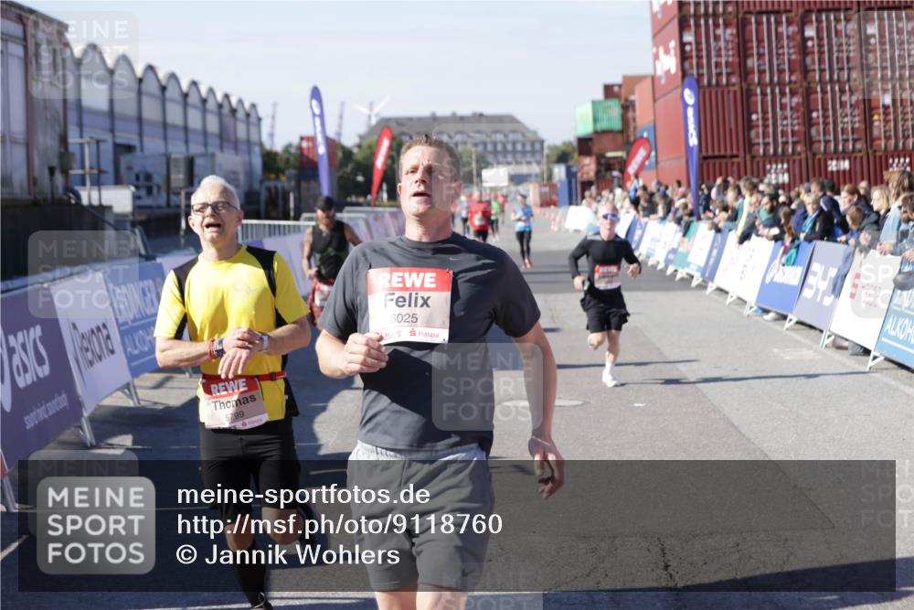 03.10.2025 - Köhlbrandbrückenlauf Jannik Wohlers http://msf.ph/oto/9118760 03.10.2025 13:03:41 Ziel 4063, 4214, 4274, 4322, 4422, 4507, 5639, 5707, 5799, 6025 meine-sportfotos.de