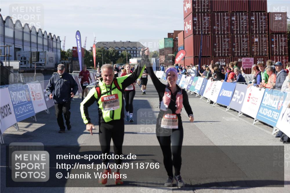 03.10.2025 - Köhlbrandbrückenlauf Jannik Wohlers http://msf.ph/oto/9118766 03.10.2025 13:34:31 Ziel 4702, 4754, 5390, 5437, 5693, 5695 meine-sportfotos.de
