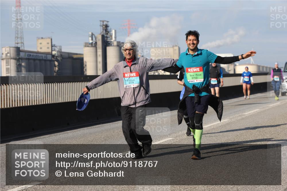 03.10.2025 - Köhlbrandbrückenlauf Lena Gebhardt http://msf.ph/oto/9118767 03.10.2025 10:25:50 Position 2 3774, 9702 meine-sportfotos.de