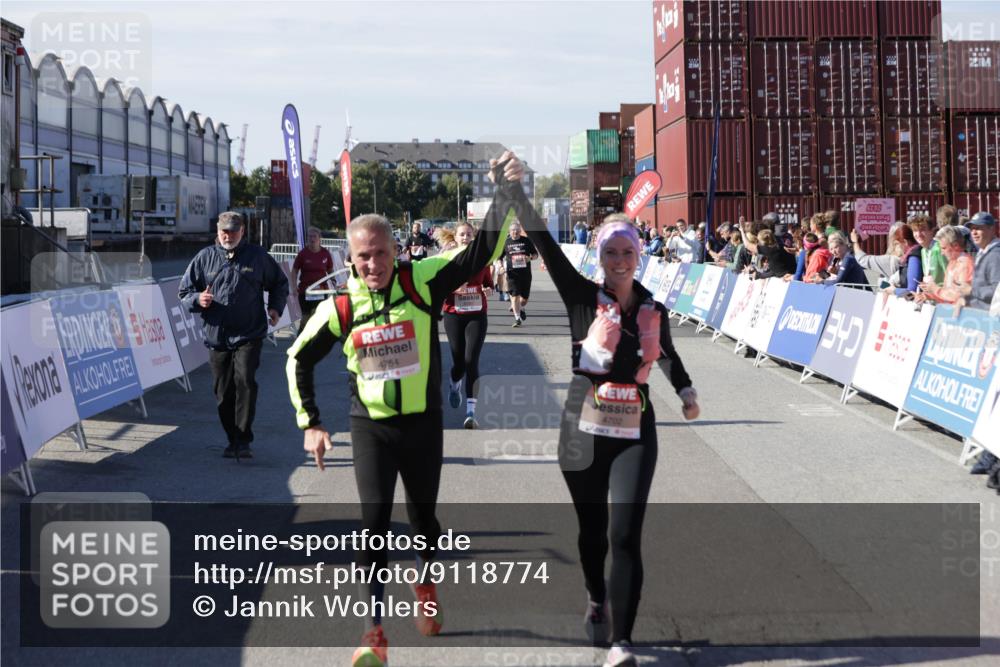 03.10.2025 - Köhlbrandbrückenlauf Jannik Wohlers http://msf.ph/oto/9118774 03.10.2025 13:34:31 Ziel 4702, 4754, 5390, 5437, 5693, 5695 meine-sportfotos.de
