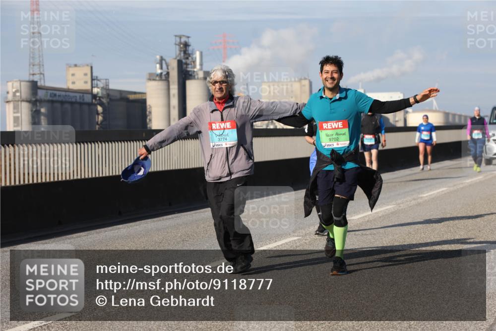 03.10.2025 - Köhlbrandbrückenlauf Lena Gebhardt http://msf.ph/oto/9118777 03.10.2025 10:25:50 Position 2 3774, 9702 meine-sportfotos.de