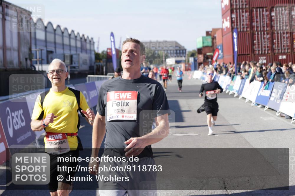 03.10.2025 - Köhlbrandbrückenlauf Jannik Wohlers http://msf.ph/oto/9118783 03.10.2025 13:03:41 Ziel 4063, 4214, 4274, 4322, 4422, 4507, 5639, 5707, 5799, 6025 meine-sportfotos.de