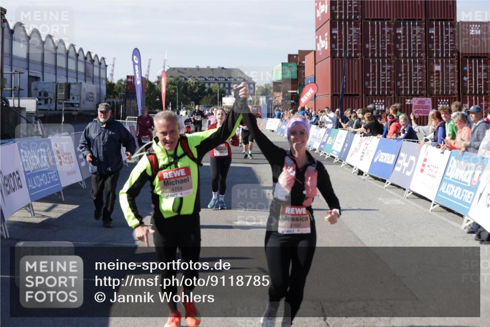 03.10.2025 - Köhlbrandbrückenlauf Jannik Wohlers http://msf.ph/oto/9118785 03.10.2025 13:34:31 Ziel 4702, 4754, 5390, 5437, 5693, 5695 meine-sportfotos.de