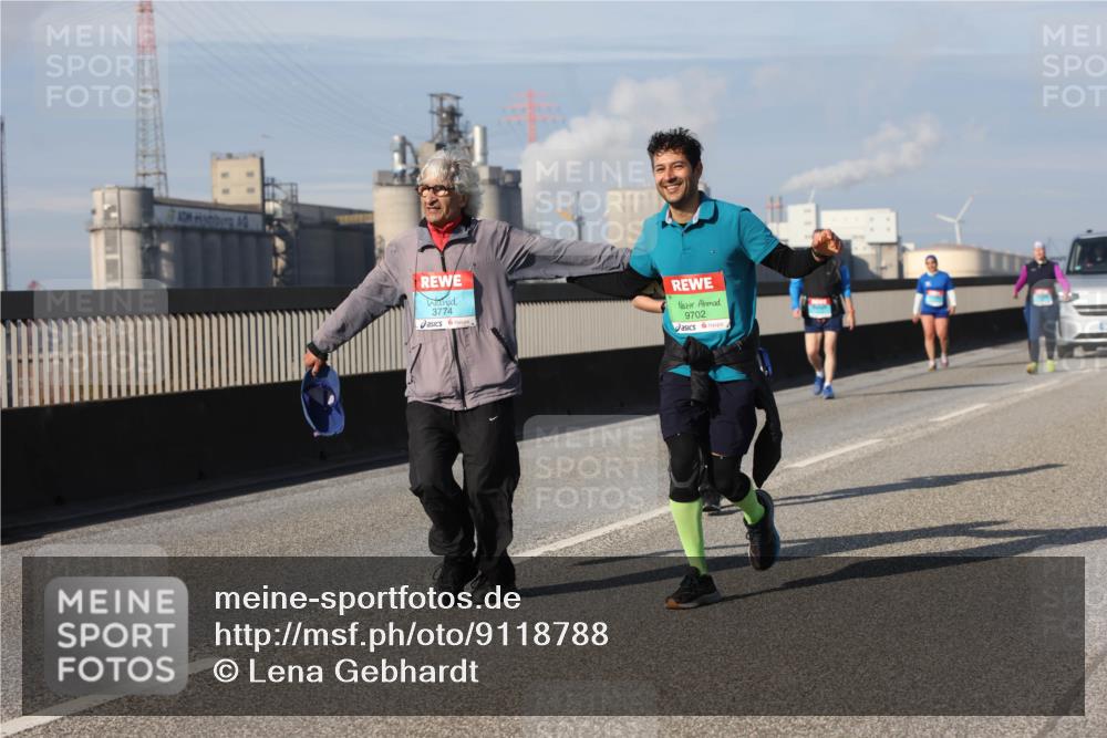 03.10.2025 - Köhlbrandbrückenlauf Lena Gebhardt http://msf.ph/oto/9118788 03.10.2025 10:25:51 Position 2 3774, 9702 meine-sportfotos.de