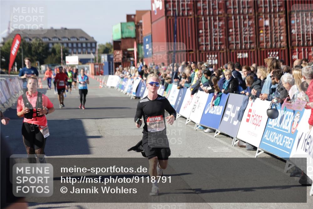 03.10.2025 - Köhlbrandbrückenlauf Jannik Wohlers http://msf.ph/oto/9118791 03.10.2025 13:03:42 Ziel 4063, 4214, 4274, 4322, 4422, 4507, 5639, 5707, 5799, 6025 meine-sportfotos.de