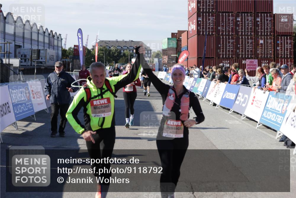 03.10.2025 - Köhlbrandbrückenlauf Jannik Wohlers http://msf.ph/oto/9118792 03.10.2025 13:34:32 Ziel 4702, 4754, 5390, 5437, 5693, 5695, 6486 meine-sportfotos.de
