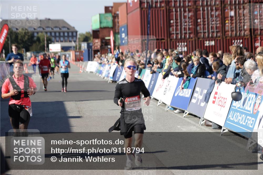 03.10.2025 - Köhlbrandbrückenlauf Jannik Wohlers http://msf.ph/oto/9118794 03.10.2025 13:03:42 Ziel 4063, 4214, 4274, 4322, 4422, 4507, 5639, 5707, 5799, 6025 meine-sportfotos.de