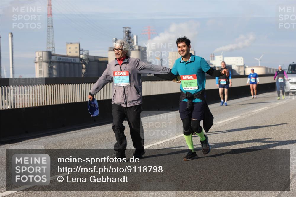 03.10.2025 - Köhlbrandbrückenlauf Lena Gebhardt http://msf.ph/oto/9118798 03.10.2025 10:25:51 Position 2 3774, 9702 meine-sportfotos.de