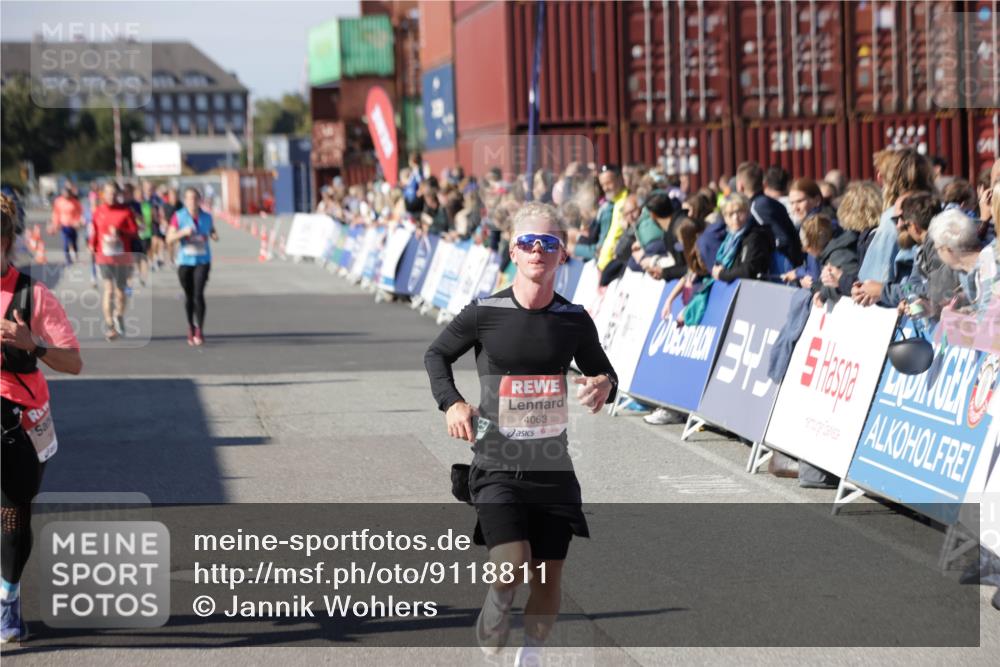 03.10.2025 - Köhlbrandbrückenlauf Jannik Wohlers http://msf.ph/oto/9118811 03.10.2025 13:03:42 Ziel 4063, 4214, 4274, 4322, 4422, 4507, 5639, 5707, 5799, 6025 meine-sportfotos.de