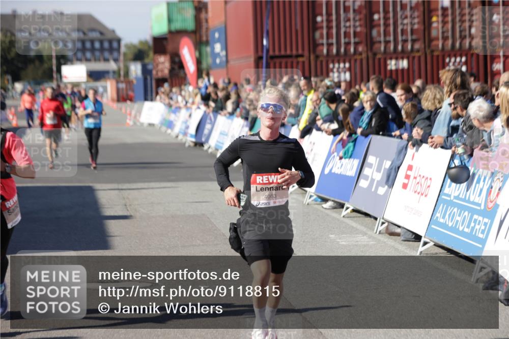 03.10.2025 - Köhlbrandbrückenlauf Jannik Wohlers http://msf.ph/oto/9118815 03.10.2025 13:03:42 Ziel 4063, 4214, 4274, 4322, 4422, 4507, 5639, 5707, 5799, 6025 meine-sportfotos.de