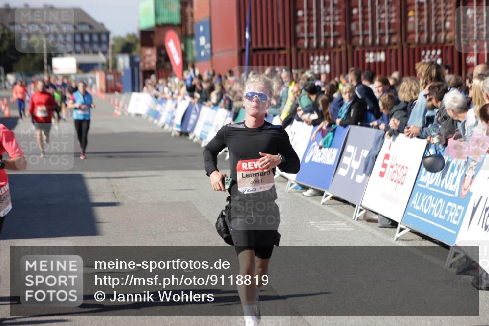 03.10.2025 - Köhlbrandbrückenlauf Jannik Wohlers http://msf.ph/oto/9118819 03.10.2025 13:03:42 Ziel 4063, 4214, 4274, 4322, 4422, 4507, 5639, 5707, 5799, 6025 meine-sportfotos.de