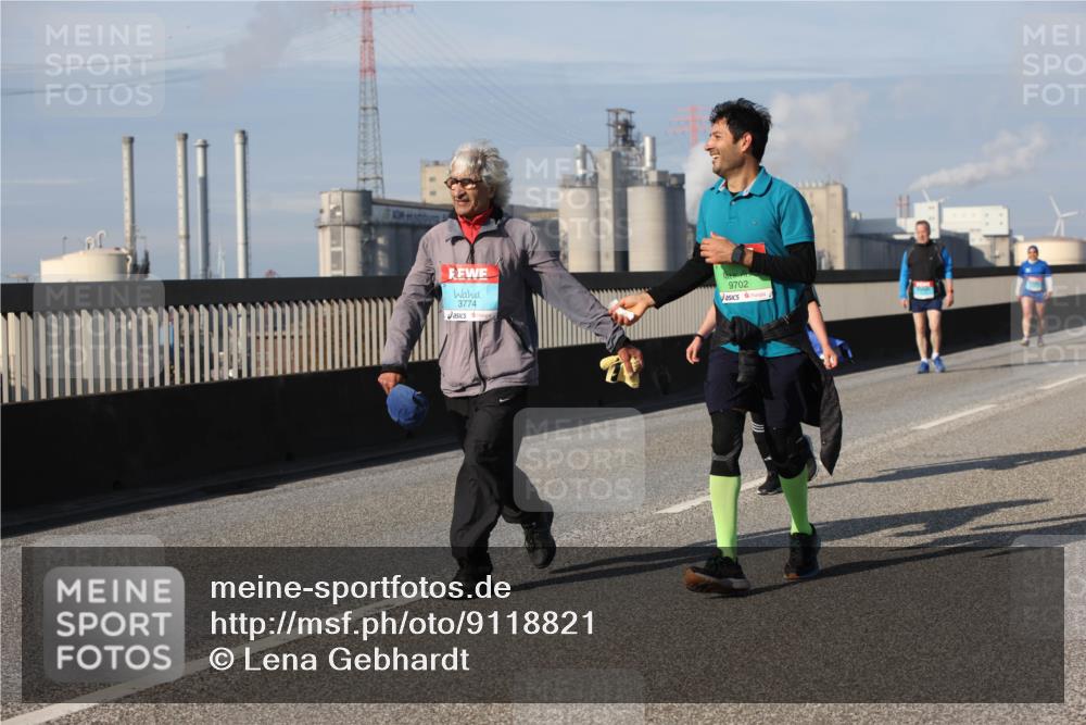 03.10.2025 - Köhlbrandbrückenlauf Lena Gebhardt http://msf.ph/oto/9118821 03.10.2025 10:25:51 Position 2 3774, 9702 meine-sportfotos.de