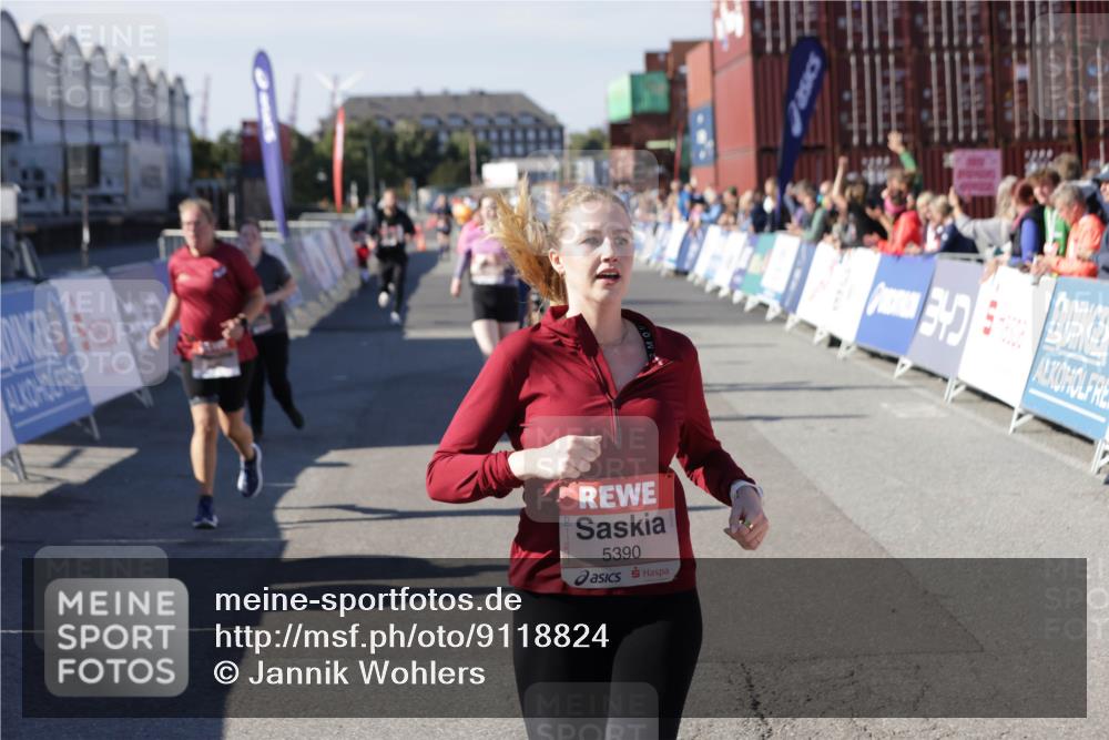 03.10.2025 - Köhlbrandbrückenlauf Jannik Wohlers http://msf.ph/oto/9118824 03.10.2025 13:34:36 Ziel 4702, 4754, 4997, 5390, 5407, 5465, 6289, 6290, 6486 meine-sportfotos.de