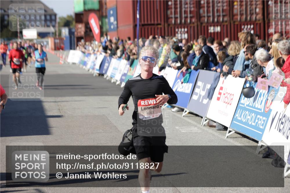 03.10.2025 - Köhlbrandbrückenlauf Jannik Wohlers http://msf.ph/oto/9118827 03.10.2025 13:03:42 Ziel 4063, 4214, 4274, 4322, 4422, 4507, 5639, 5707, 5799, 6025 meine-sportfotos.de