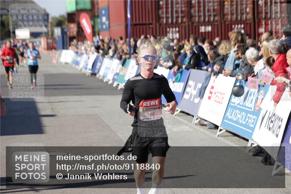 03.10.2025 - Köhlbrandbrückenlauf Jannik Wohlers http://msf.ph/oto/9118840 03.10.2025 13:03:43 Ziel 4063, 4274, 4322, 4422, 4507, 5639, 5799, 6025 meine-sportfotos.de