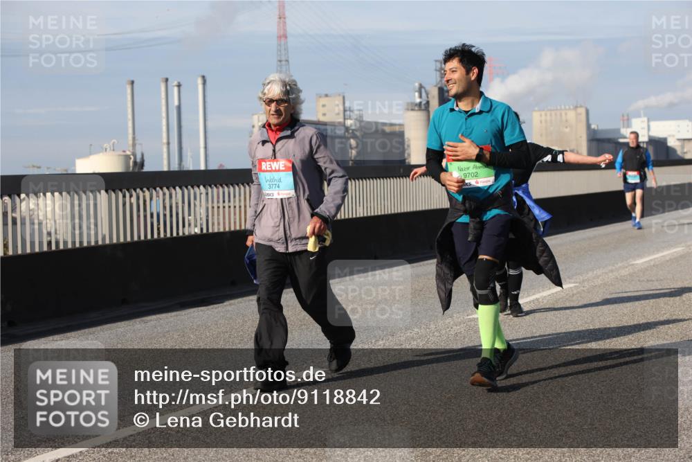 03.10.2025 - Köhlbrandbrückenlauf Lena Gebhardt http://msf.ph/oto/9118842 03.10.2025 10:25:51 Position 2 3774, 9702 meine-sportfotos.de