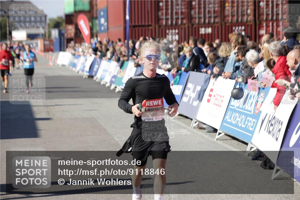 03.10.2025 - Köhlbrandbrückenlauf Jannik Wohlers http://msf.ph/oto/9118846 03.10.2025 13:03:43 Ziel 4063, 4274, 4322, 4422, 4507, 5639, 5799, 6025 meine-sportfotos.de