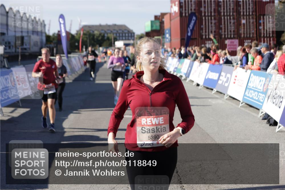 03.10.2025 - Köhlbrandbrückenlauf Jannik Wohlers http://msf.ph/oto/9118849 03.10.2025 13:34:36 Ziel 4702, 4754, 4997, 5390, 5407, 5465, 6289, 6290, 6486 meine-sportfotos.de