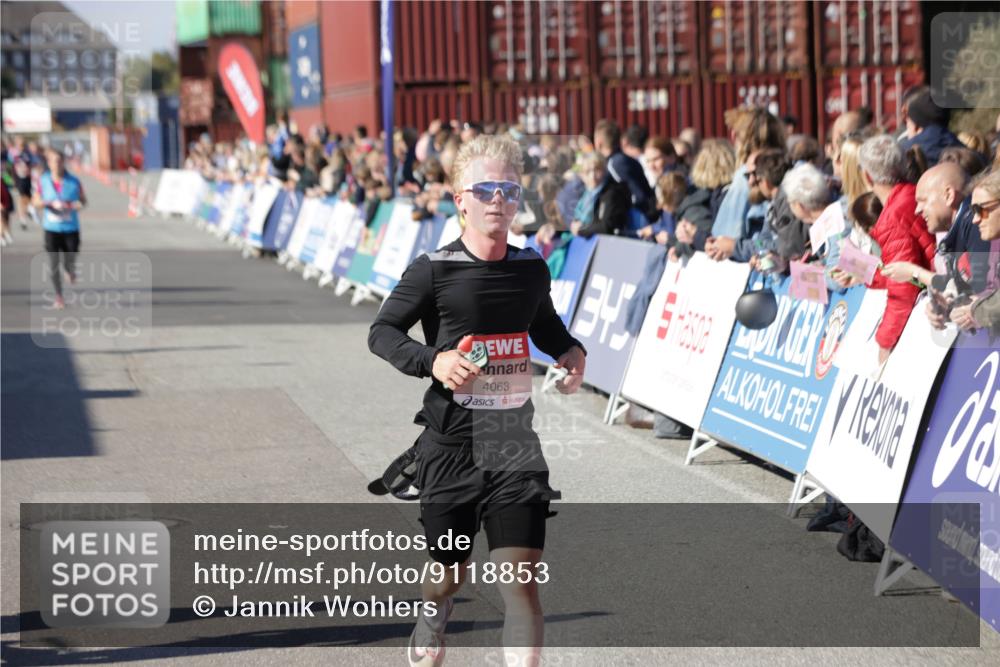 03.10.2025 - Köhlbrandbrückenlauf Jannik Wohlers http://msf.ph/oto/9118853 03.10.2025 13:03:43 Ziel 4063, 4274, 4322, 4422, 4507, 5639, 5799, 6025 meine-sportfotos.de