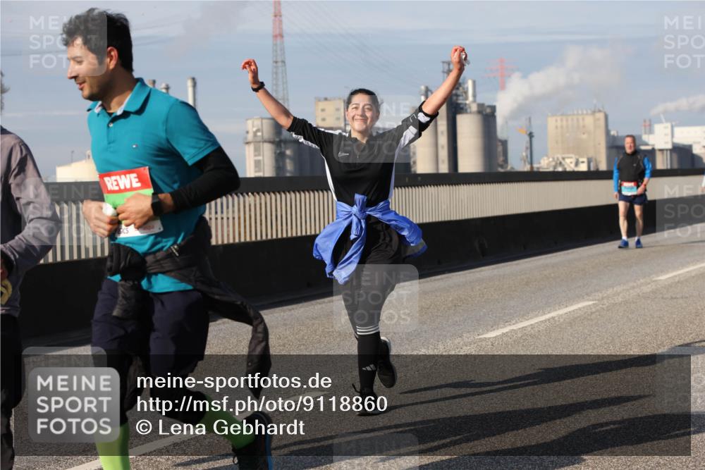 03.10.2025 - Köhlbrandbrückenlauf Lena Gebhardt http://msf.ph/oto/9118860 03.10.2025 10:25:53 Position 2  meine-sportfotos.de