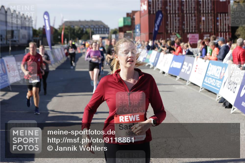 03.10.2025 - Köhlbrandbrückenlauf Jannik Wohlers http://msf.ph/oto/9118861 03.10.2025 13:34:36 Ziel 4702, 4754, 4997, 5390, 5407, 5465, 6289, 6290, 6486 meine-sportfotos.de